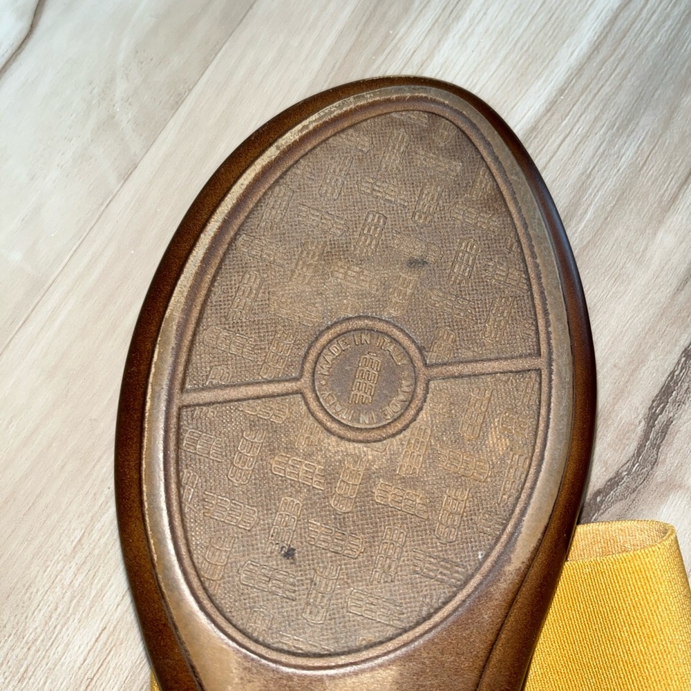 Italian Shoemakers Selah Sandal Mustard Thong Sandal 7.5 - Picture 9 of 9